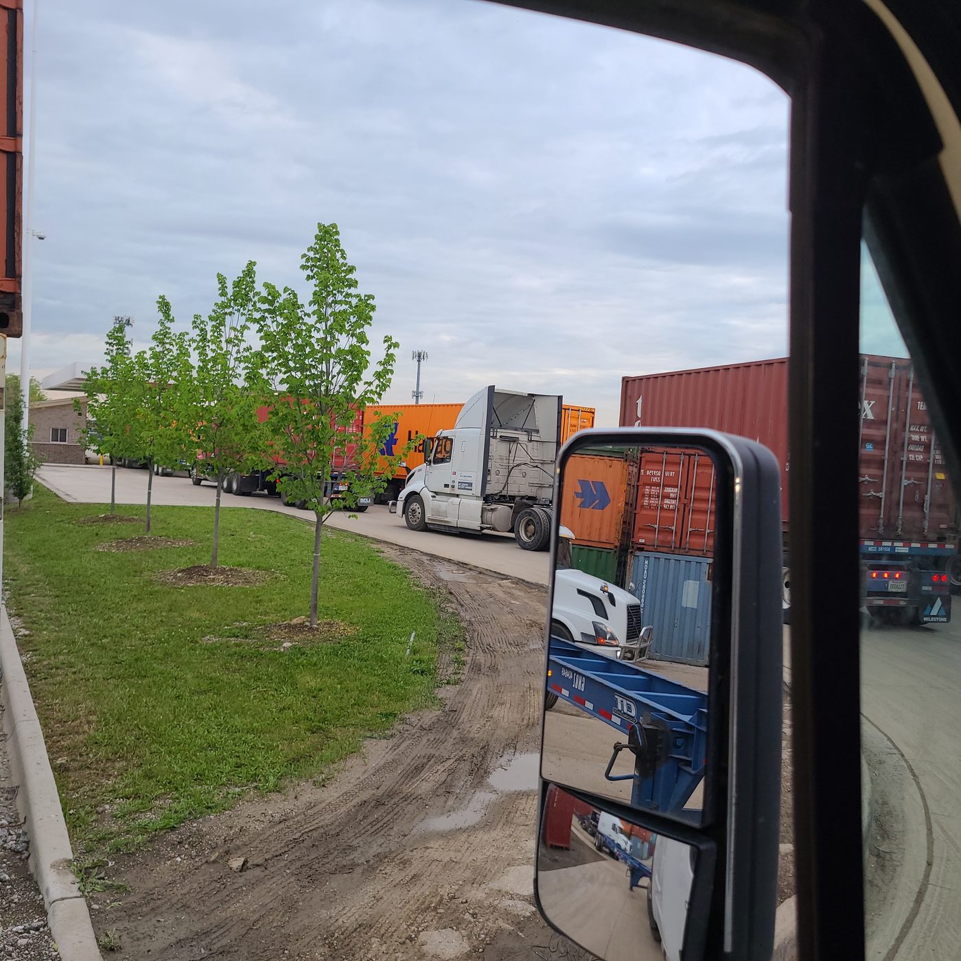 Mirror view of a CIT chassis in a terminal lane